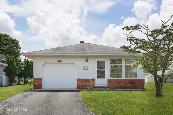 23 Capri Court, Toms River, NJ 08757