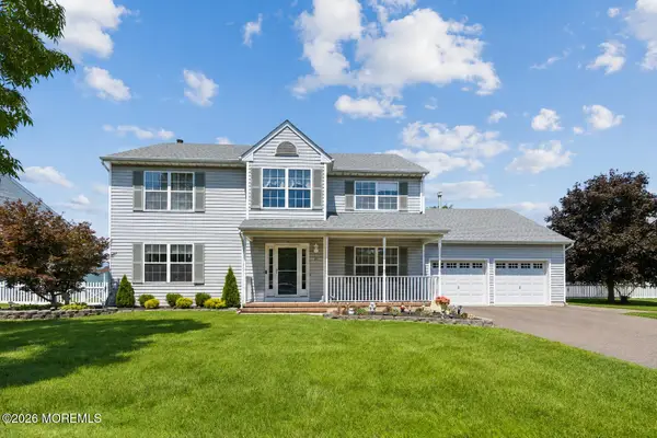 16 Crater Lake Road, Howell, NJ 07731