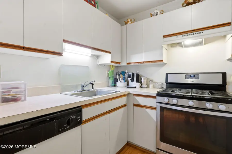 38 Kentucky Way, Freehold, NJ 07728 - #3