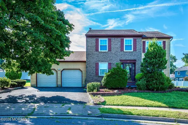 10 Patriot Court, Edison, NJ 08820