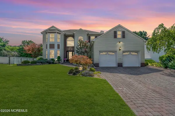 6 Johnny Drive, Farmingdale, NJ 07727