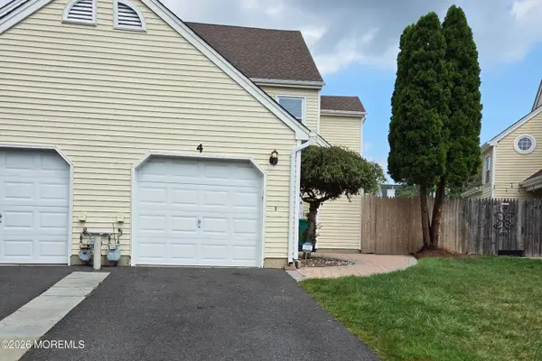 4 Hawthorne Court, Freehold, NJ 07728