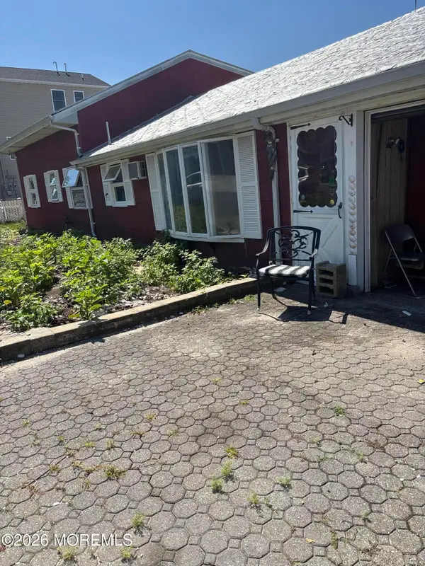 242 Evergreen Drive, Bayville, NJ 08721