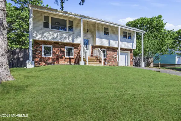 816 Berkeley Avenue, Beachwood, NJ 08722