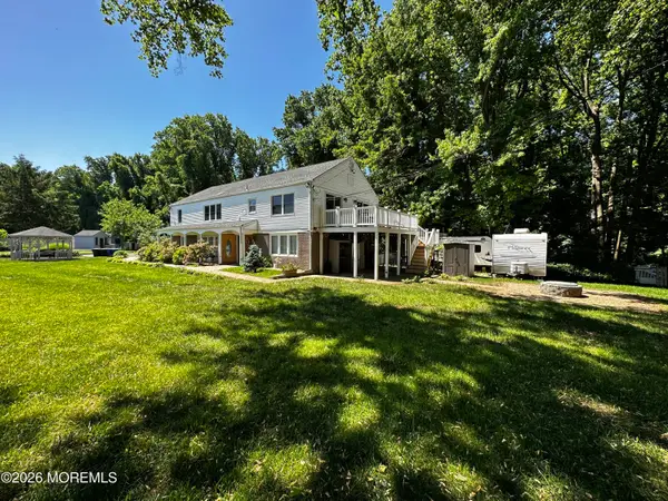 1 Thompson Drive, Leonardo, NJ 07737