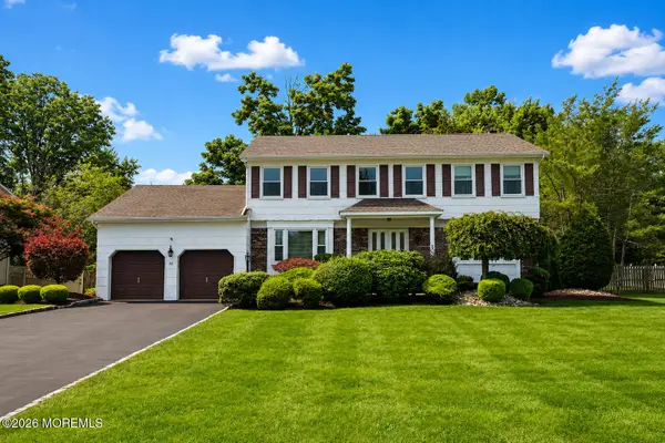 20 Cooperhawk Drive, Manalapan, NJ 07726