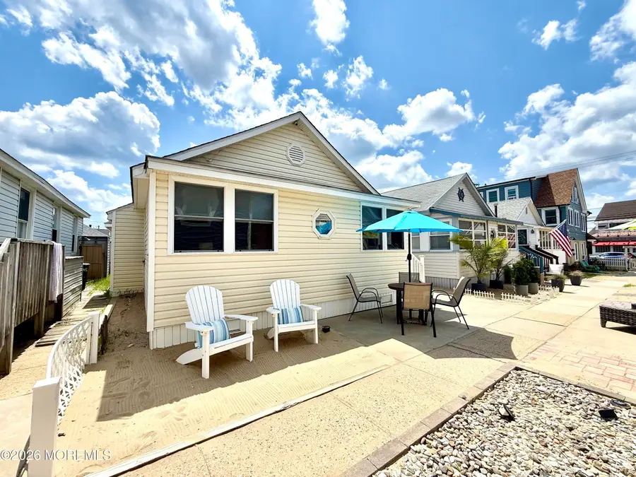 8 Brunswick Place, Point Pleasant Beach, NJ 08742 - #3