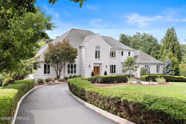 7 Twin Lakes Drive, Manalapan, NJ 07726