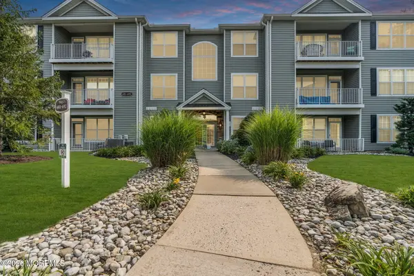 683 Saint Andrews Place #683, Manalapan, NJ 07726