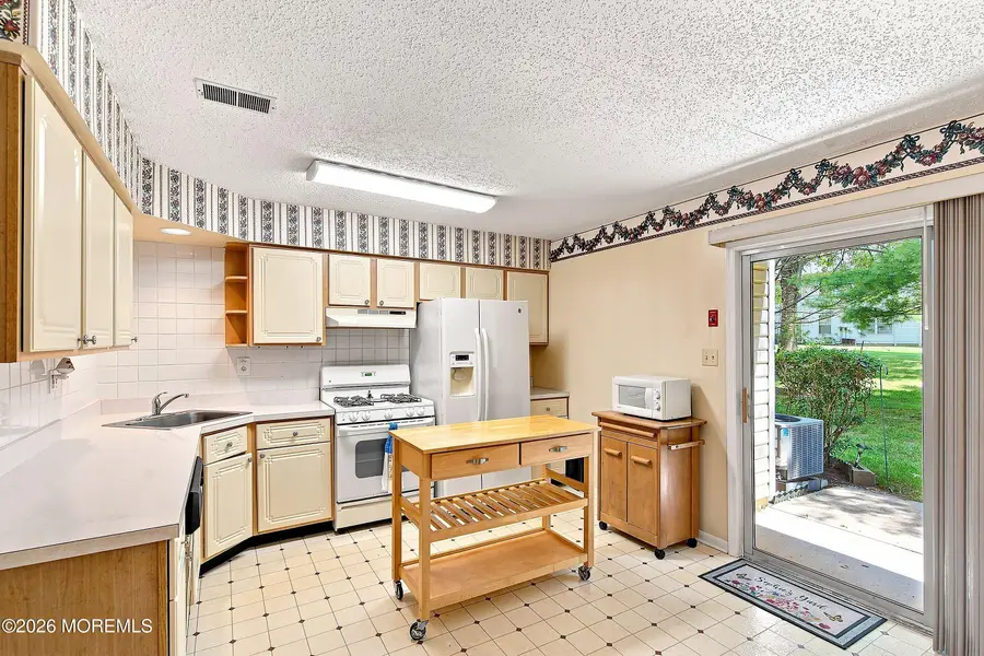 25 Wyeth Drive #11, Freehold, NJ 07728 - #3