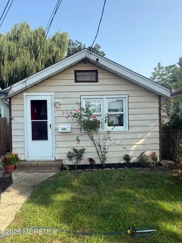 206 Hillcrest Avenue, Laurence Harbor, NJ 08879