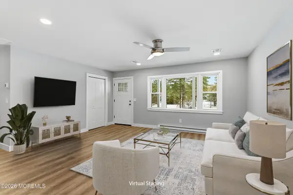 10 Woodbury Court, Toms River, NJ 08757