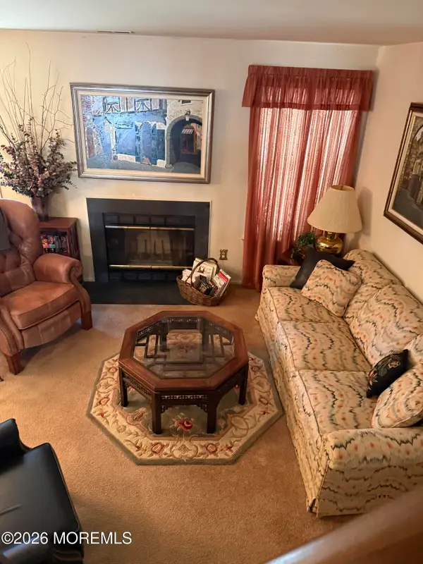 102 Rumford Way, Manalapan, NJ 07726