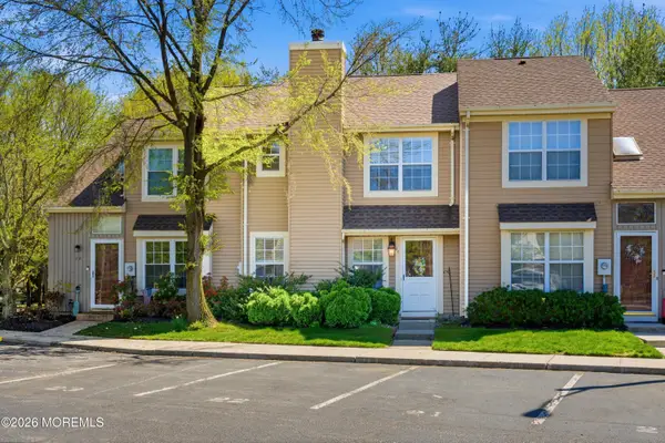 26 Alameda Court, Eatontown, NJ 07724
