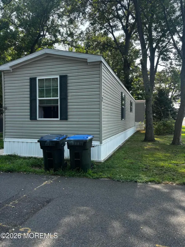 2 Sams Trailer Ct Court, Hazlet, NJ 07730