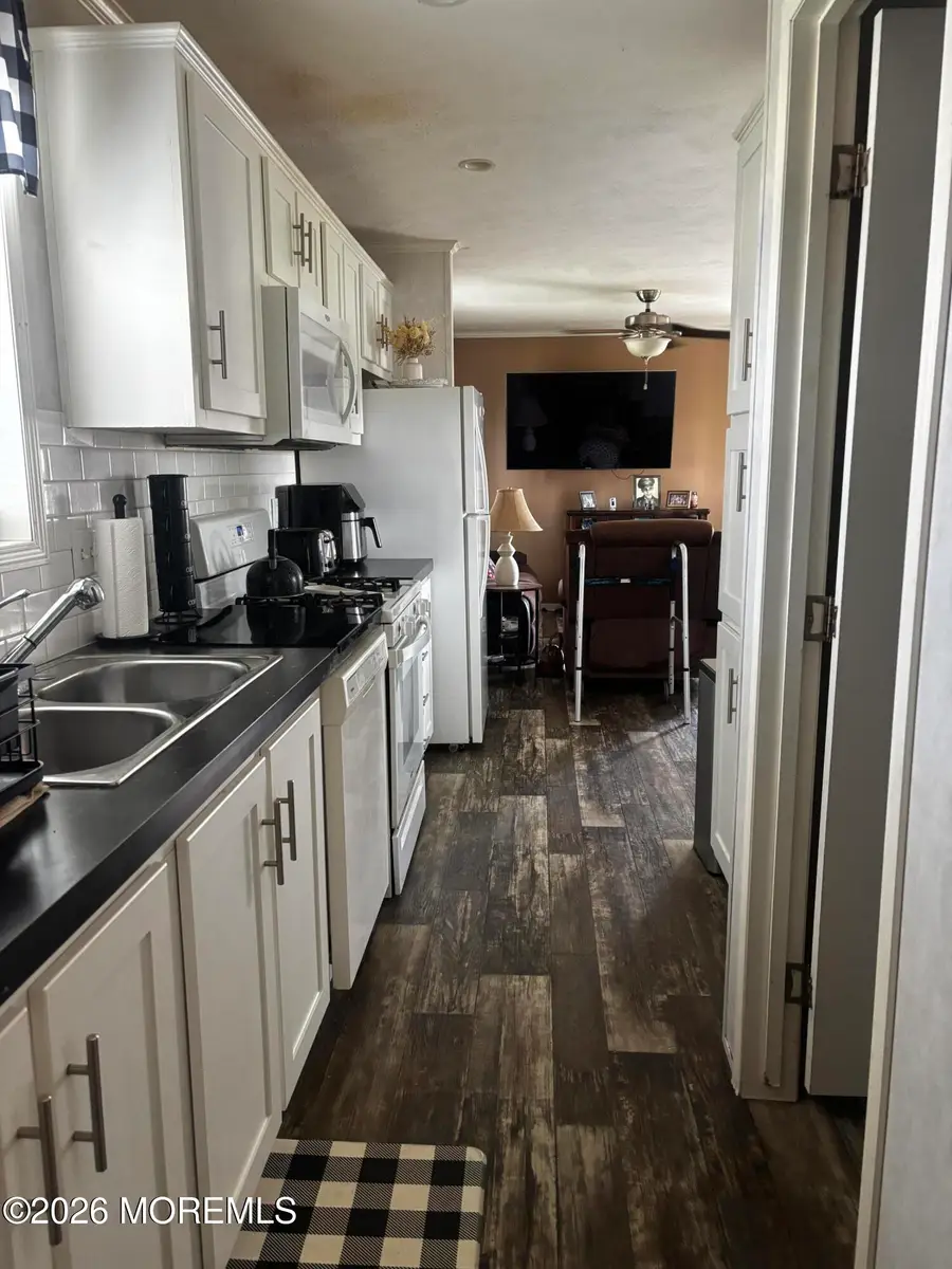 2 Sams Trailer Ct Court, Hazlet, NJ 07730 - #3