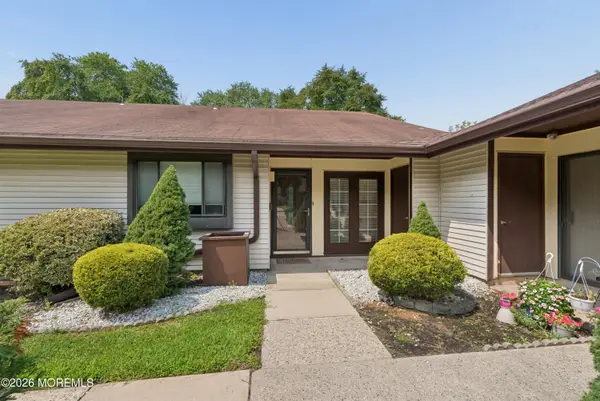 48 Wild Turkey Way #B, Manalapan, NJ 07726