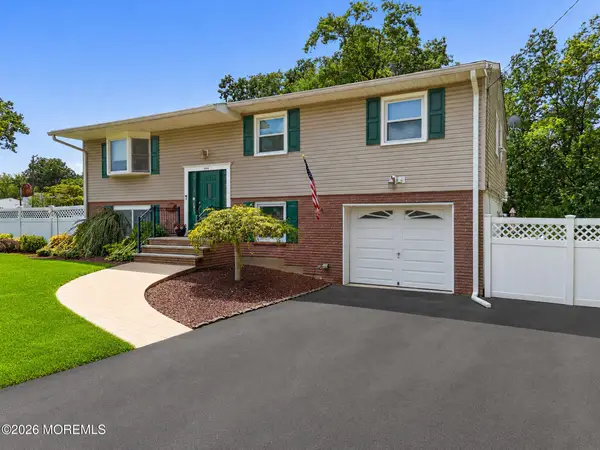 104 Pinewood Road, Howell, NJ 07731