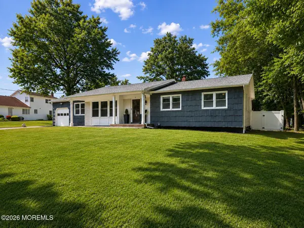 15 Guest Drive, Morganville, NJ 07751