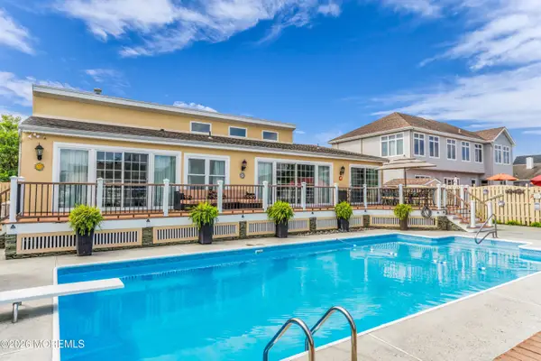 318 Aldo Drive, Toms River, NJ 08753