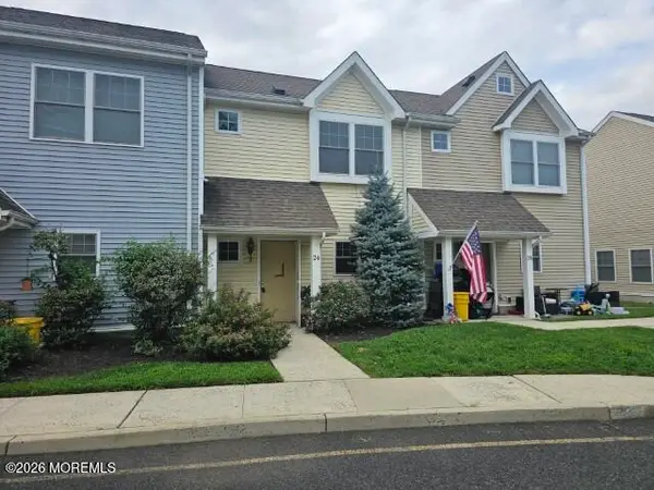 24 Cedar Crossing #16, Red Bank, NJ 07701