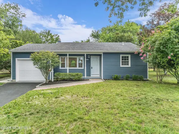 109 Edinburgh Court, Toms River, NJ 08757