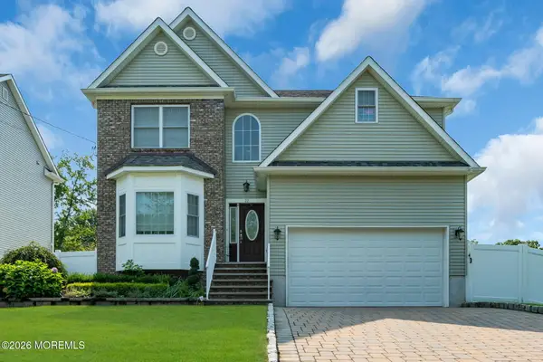 22 Wicker Place, Morganville, NJ 07751