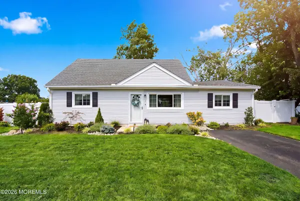 3 Redwood Terrace, Hazlet, NJ 07730