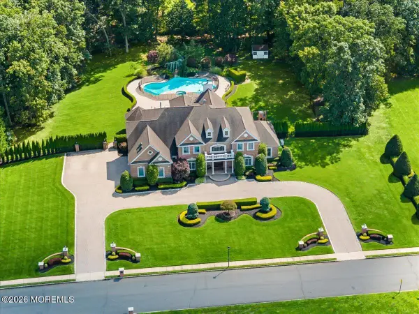 8 Blueberry Hill, Marlboro, NJ 07746