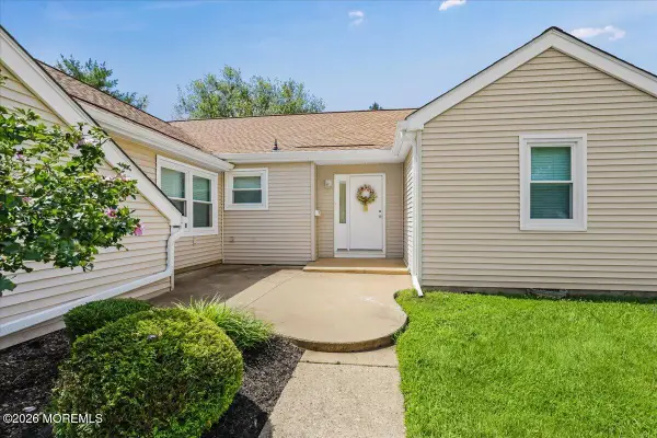 117 Lowens Strasse #A, Freehold, NJ 07728