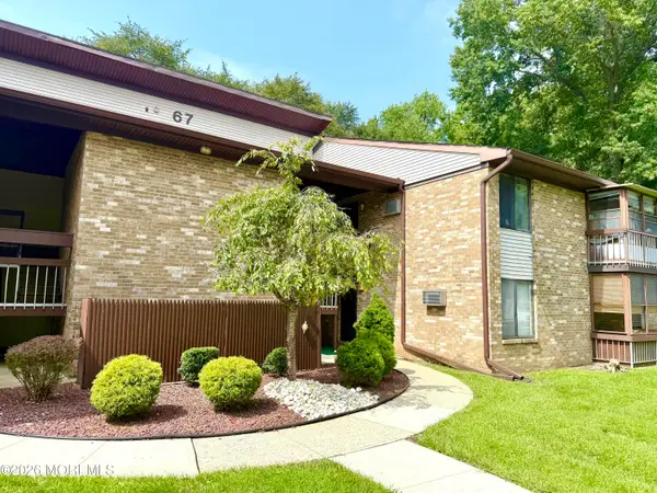 67 Overlook Way #H, Manalapan, NJ 07726
