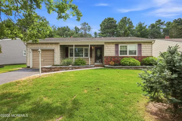 42 Castleton Drive, Toms River, NJ 08757