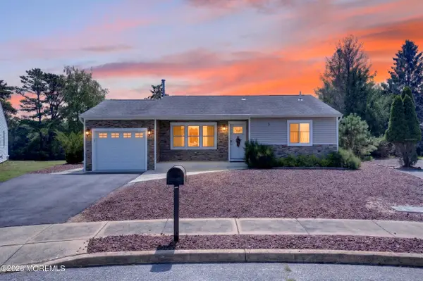 5 Shaw Court, Toms River, NJ 08757