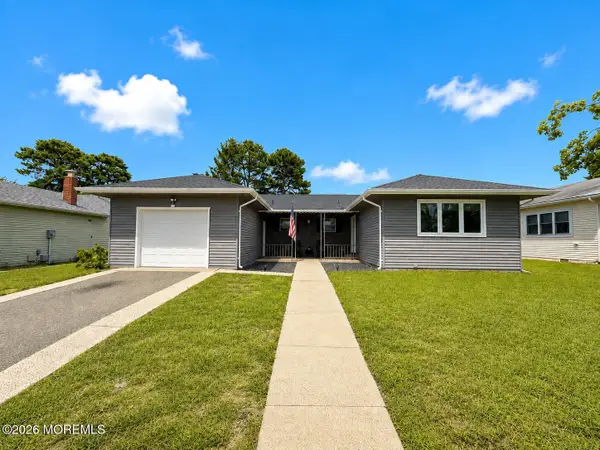 8 Buena Visa Drive, Toms River, NJ 08757
