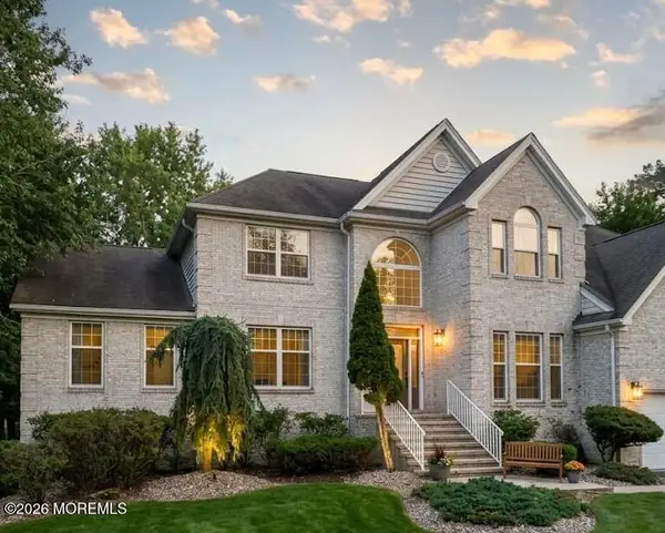 2 Amanda Court, Manalapan, NJ 07726
