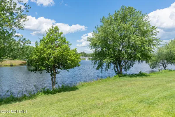 106C Edinburgh Lane, Lakewood, NJ 08701