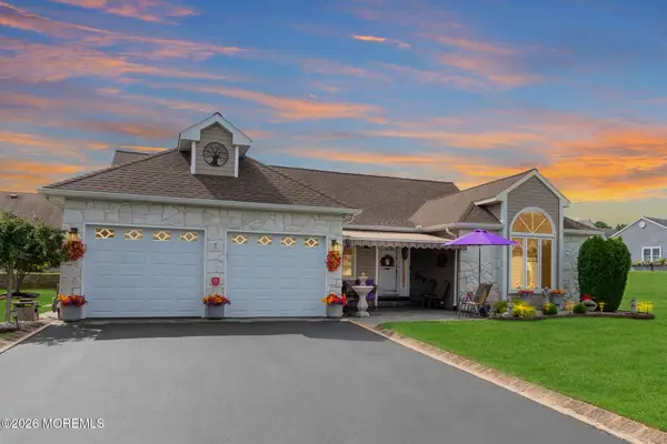 31 Swindon Court, Toms River, NJ 08757