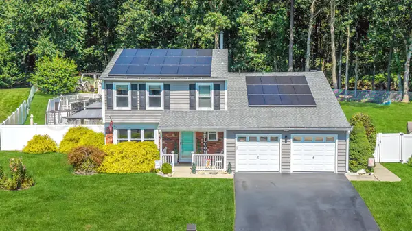12 Yellowstone Lane, Howell, NJ 07731