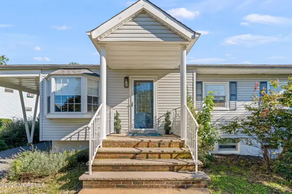 7 Kentucky Drive, Hazlet, NJ 07730