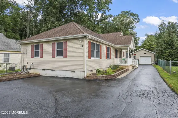 32 Weaverville Road, Freehold, NJ 07728