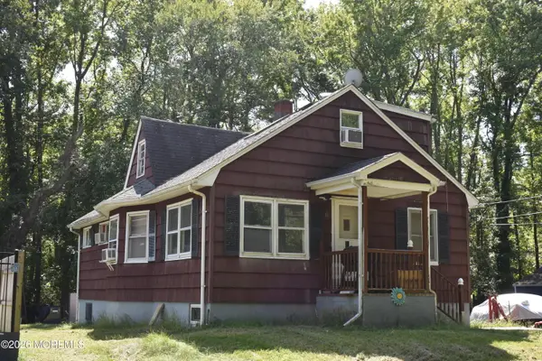 10 Youmans Avenue, Eatontown, NJ 07724