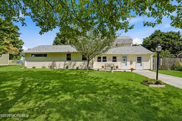 119 Court Drive, Shrewsbury Boro, NJ 07702