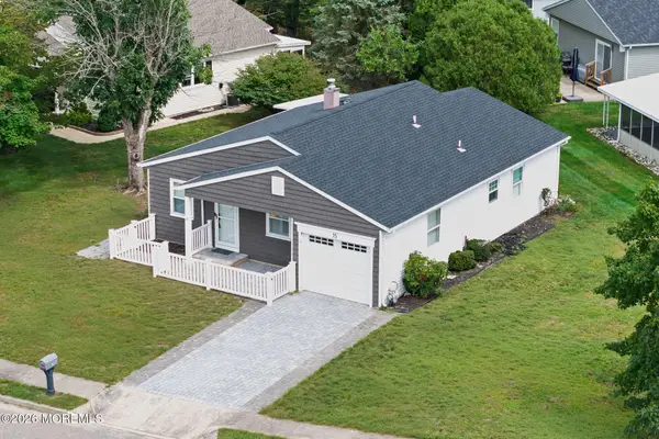 15 Leighton Court, Toms River, NJ 08757