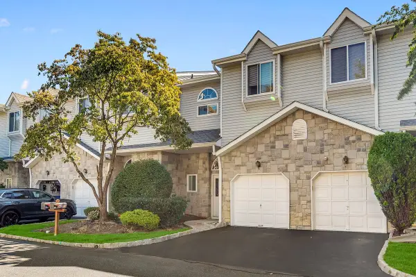 24 Catherine Court, Laurence Harbor, NJ 08879