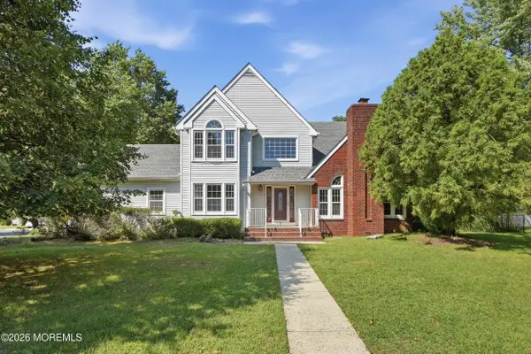 2 Oxford Lane, Eatontown, NJ 07724