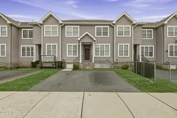 17 Stamford Hill Road, Lakewood, NJ 08701