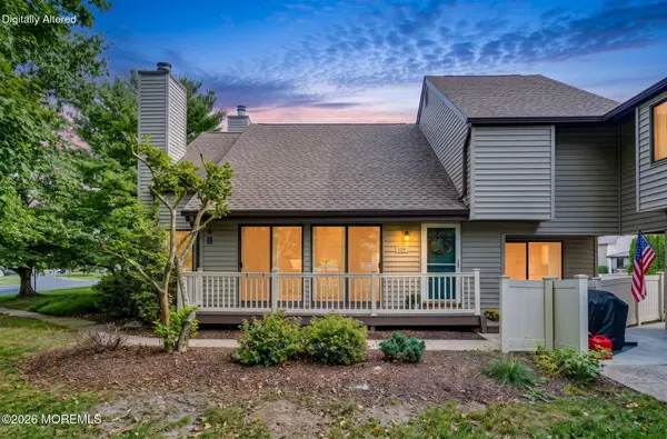 109 Cotswold Circle #213, Ocean Twp, NJ 07712