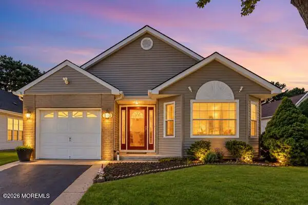 102 Canterbury Lane, Toms River, NJ 08757