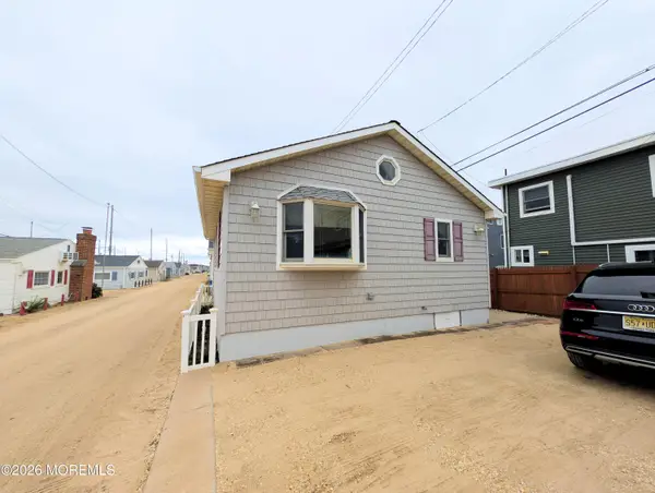 22 Kingfisher Way, Lavallette, NJ 08735