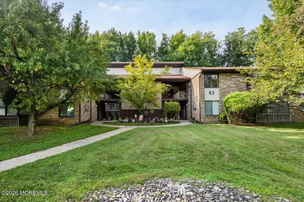63 Overlook Way #D, Manalapan, NJ 07726